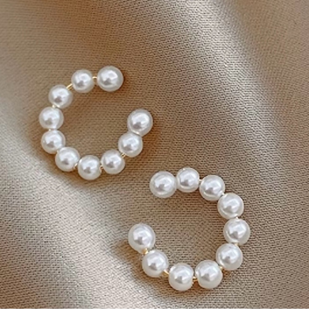 Elegant  Pearl Ear Cuff set - Picture 3 of 4